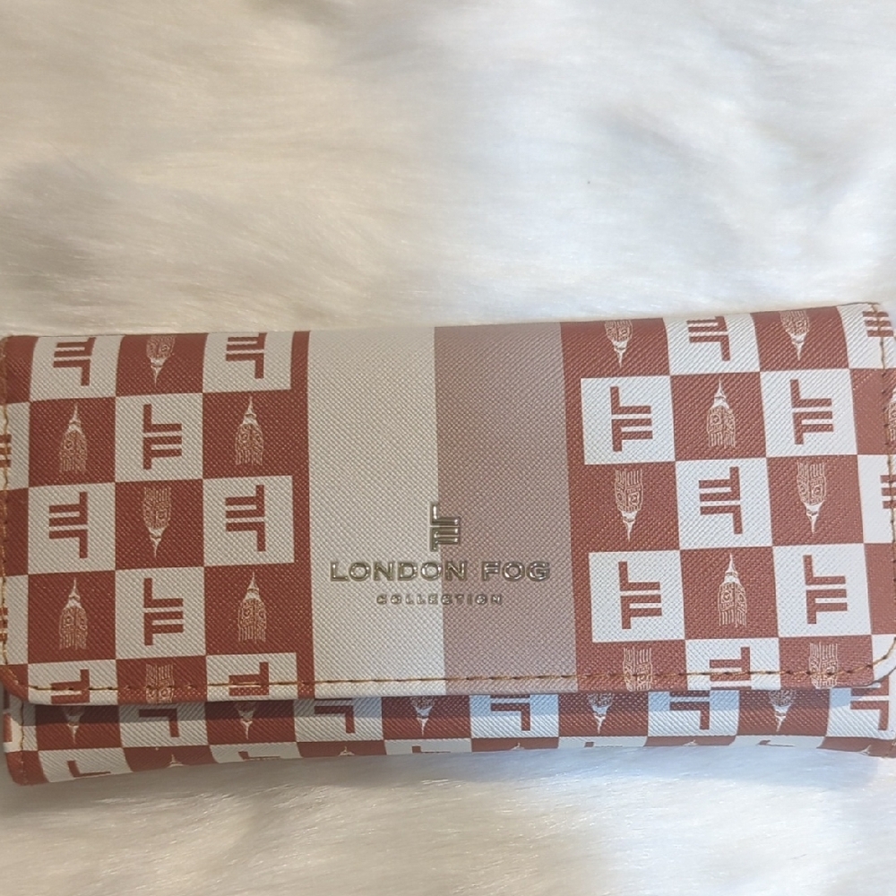 London Fog Camel and White Wallet